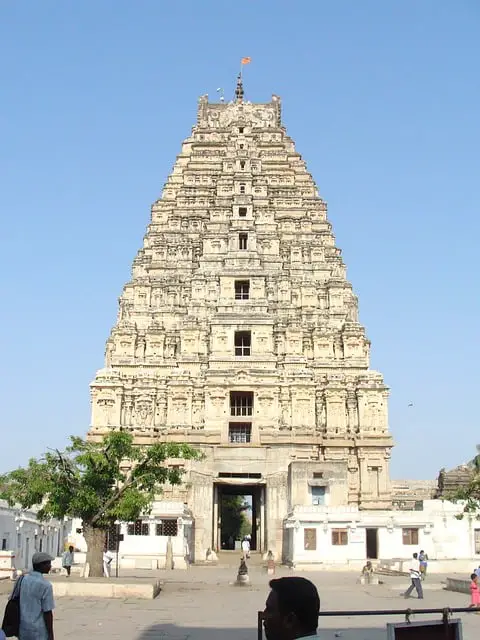 विरुपाक्ष मंदिर की इतिहास और स्थापत्य कला के बारे में जानिए