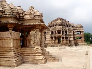 सास-बहु के मंदिर का इतिहास और उसकी वास्तुकला | Sasbahu temple Gwalior